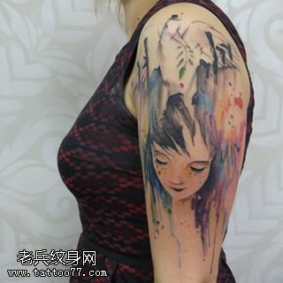 肩部水墨小女孩纹身图案