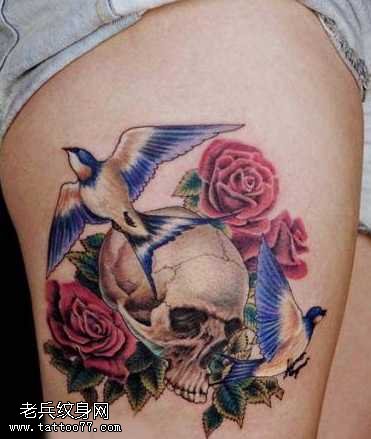 腿部小鸟和骷髅纹身图案
