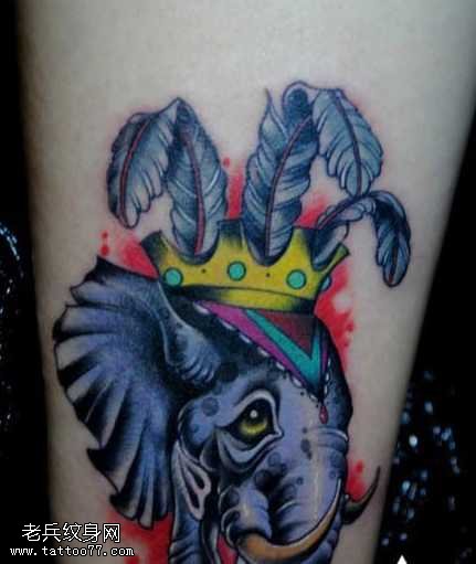 腿部彩色大象纹身图案