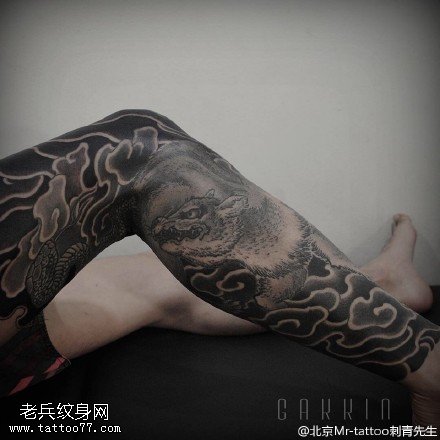 经典黑灰祥云动物纹身图案