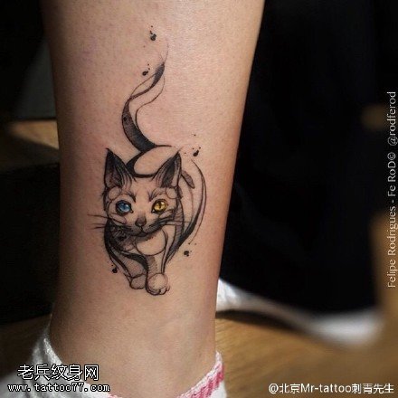 脚腕水墨的小猫咪纹身图案