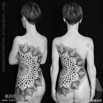 美女背部大梵花纹身图案
