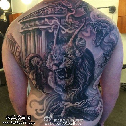 满背的狮子羊纹身图案