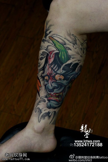 小腿上的般若纹身图案