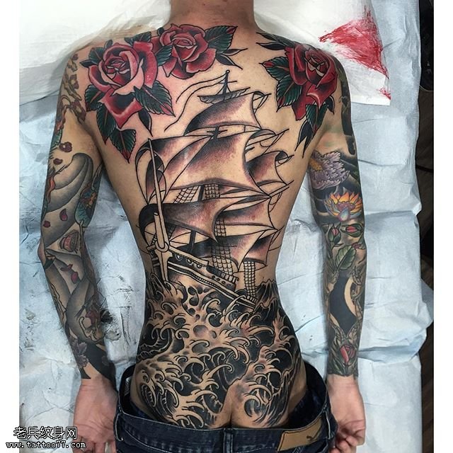 满背帆船玫瑰纹身图案