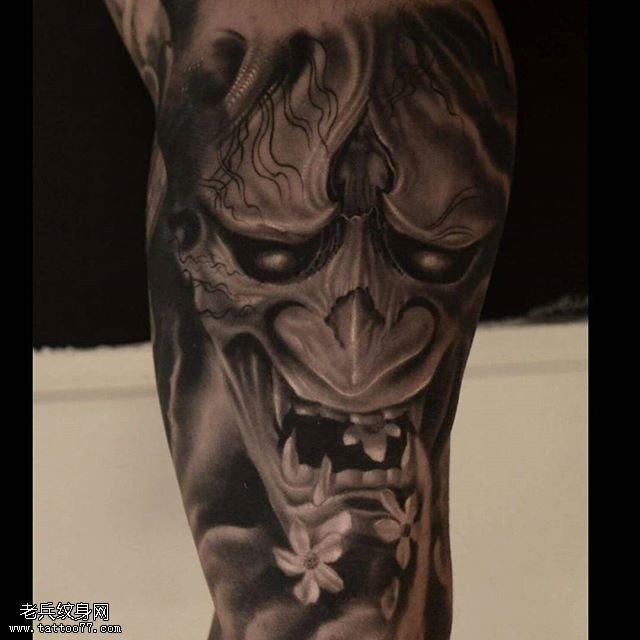 腿部写实的大般若纹身图案