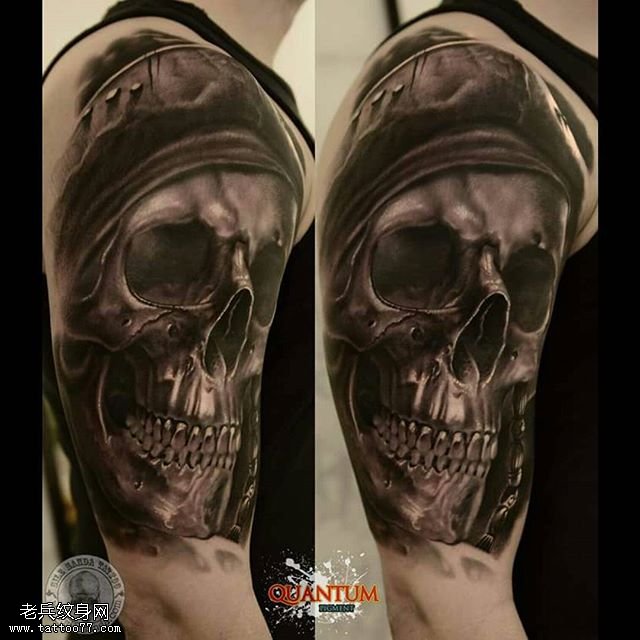 肩部逼真写实骷髅纹身图案