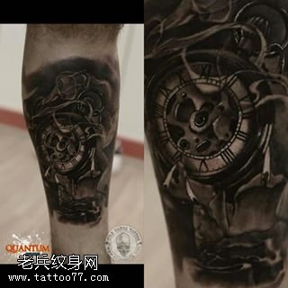 小腿的机械表纹身图案