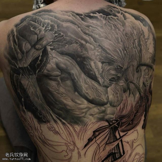 背部的恶魔纹身图案