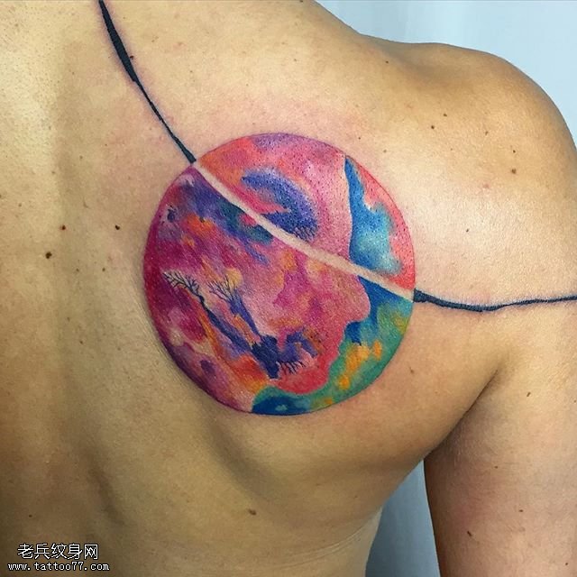 被砍的彩月亮纹身图案