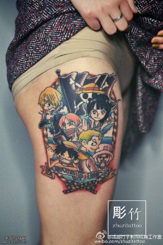 大腿上卡通海盗船纹身图案