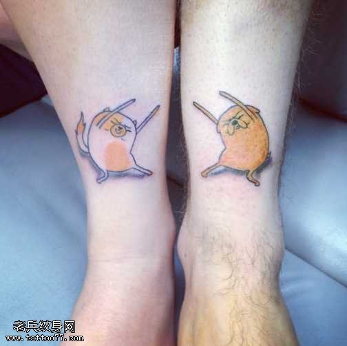 腿部情侣超可爱的纹身图案