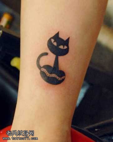 腿部的小猫纹身图案