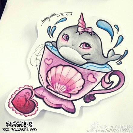 手稿茶杯里的海豚纹身图案