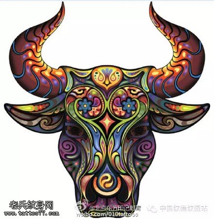 花卉牛头纹身图案