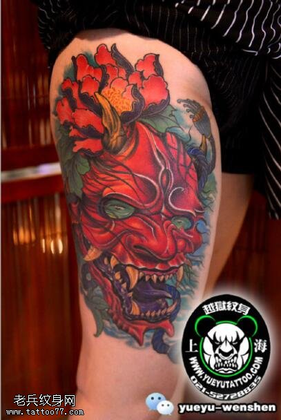 大腿火红的般若纹身图案