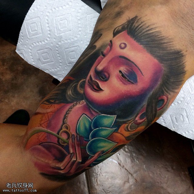 胳膊彩绘的佛纹身图案