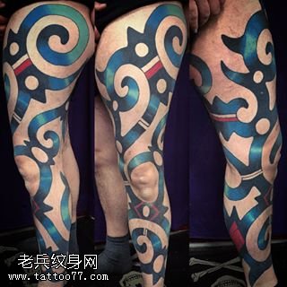 腿部经典彩色图腾纹身图案