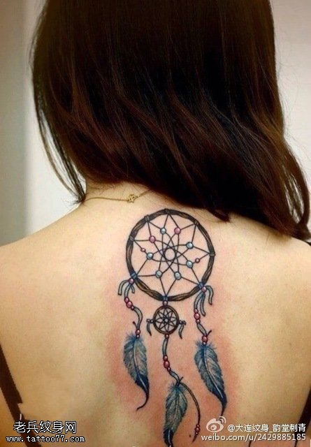 背部水彩捕梦网纹身图案