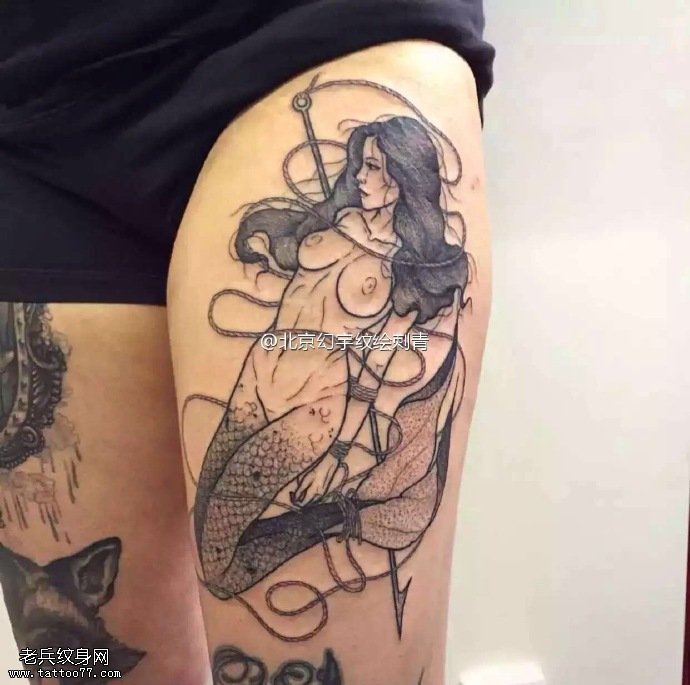 大腿点刺美人鱼纹身图案