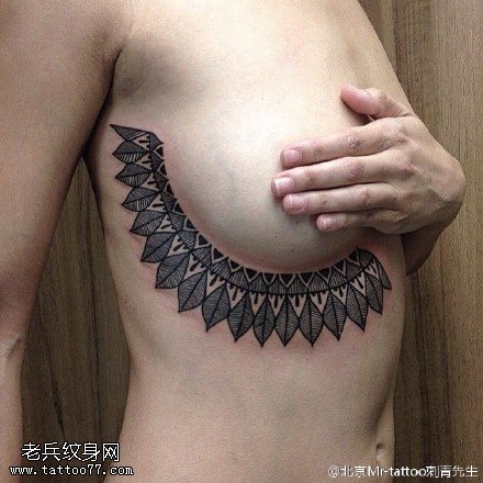 咪咪下的经典梵花纹身图案