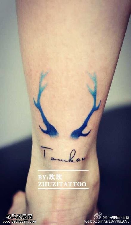 脚腕上水墨鹿角纹身图案