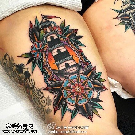 大腿花卉塔纹身图案