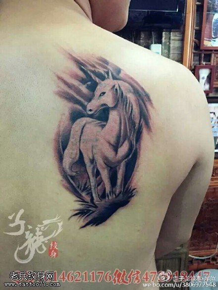 肩膀经典独角兽纹身图案