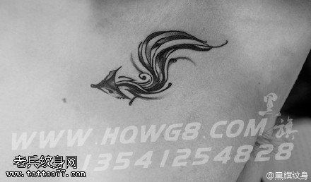 背部的小狐狸纹身图案