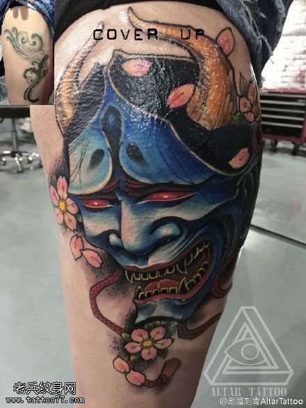 大腿上惊悚的般若纹身图案