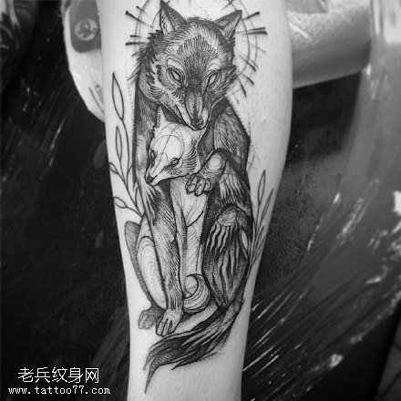 小腿的狐狸纹身图案