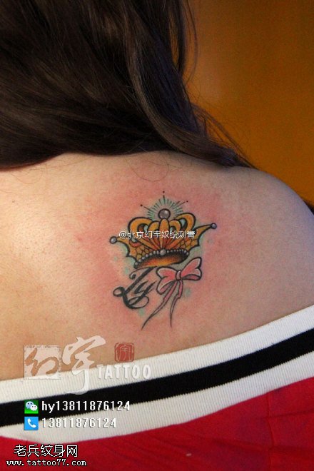 肩膀皇冠蝴蝶结纹身图案