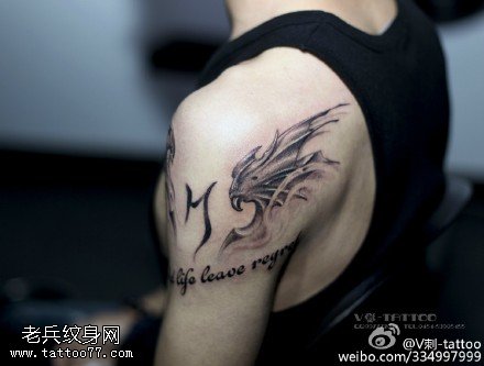 肩部的翅膀纹身图案