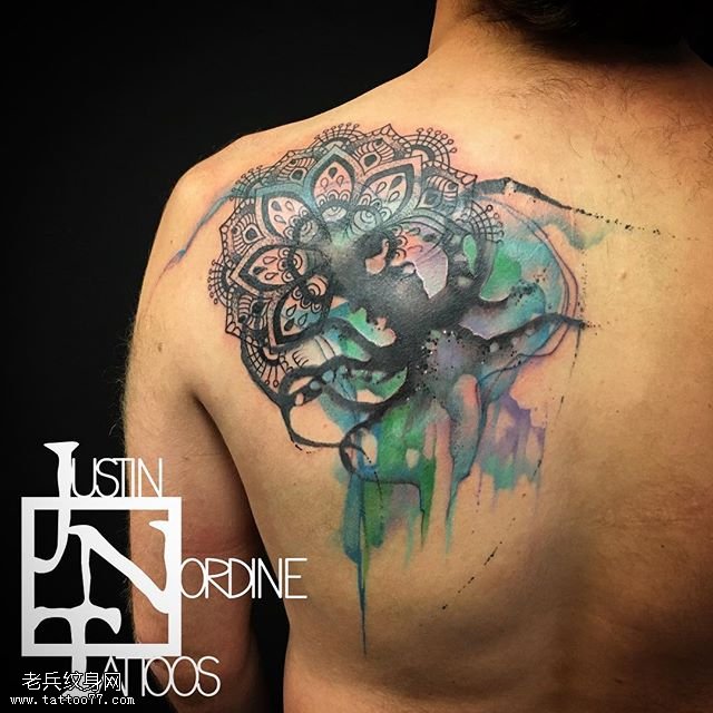 肩部水彩梵花纹身图案