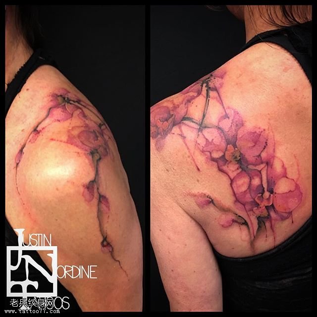 肩部水彩小花纹身图案