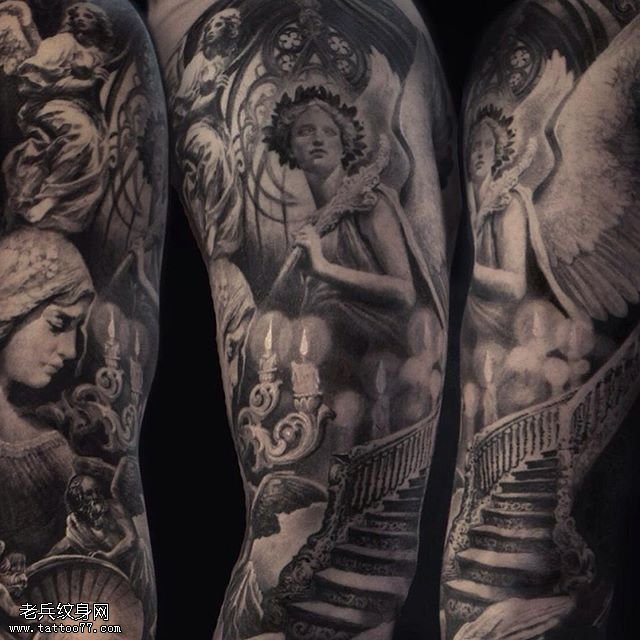 肩部的耶稣纹身图案