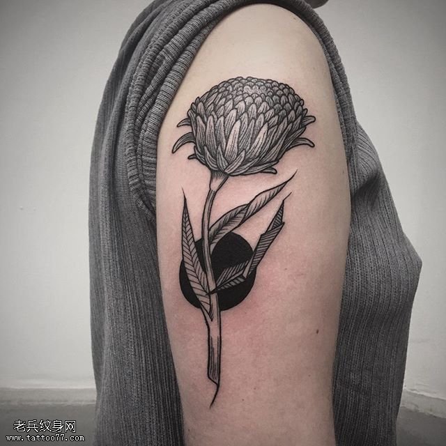 肩部点刺一枝花卉纹身图案