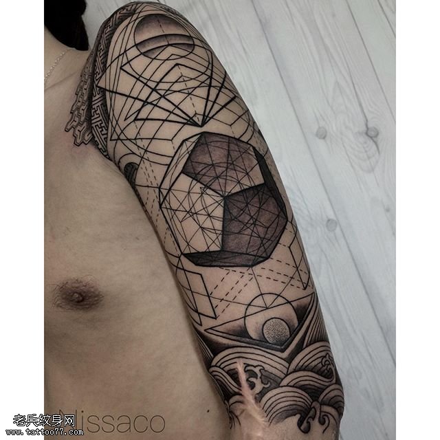 肩部点刺线条几何图腾纹身图案