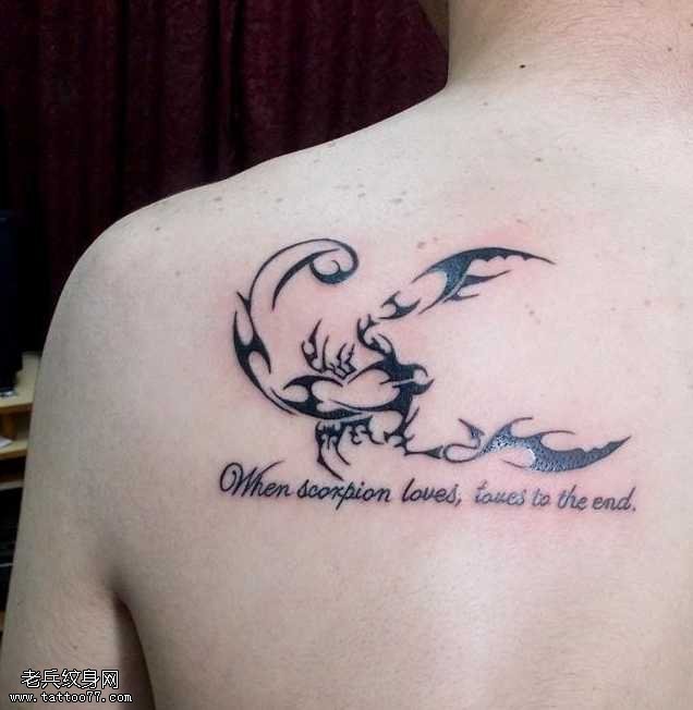 肩部漂亮的蝎子图腾纹身图案