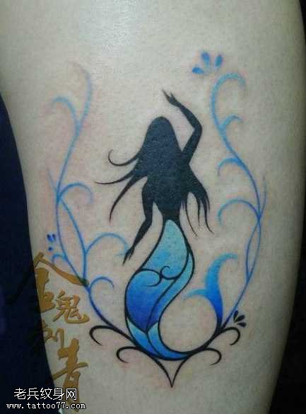 潮流的彩色图腾美人鱼纹身图案