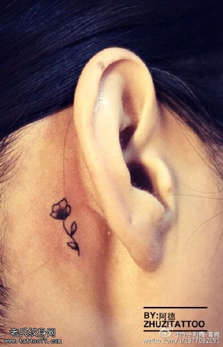 清新精致的小花纹身图案