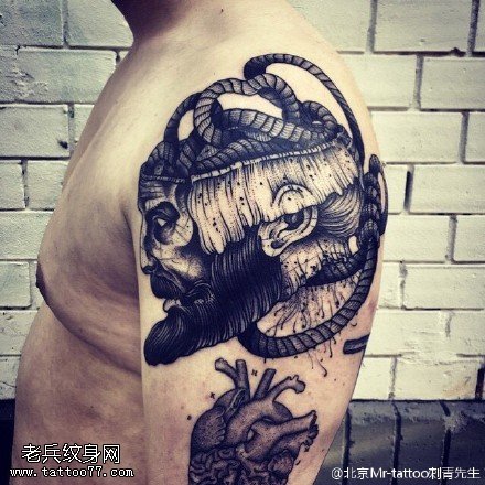 肩膀人头心脏纹身图案