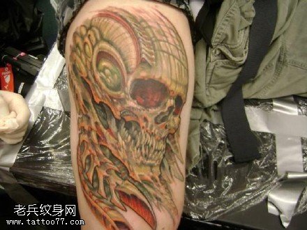 腿部大骷髅头纹身图案
