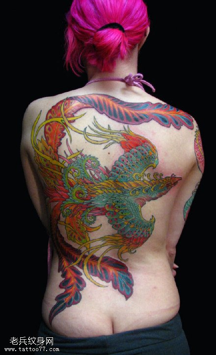背部美丽的凤凰纹身图案
