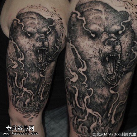 肩部的熊纹身图案