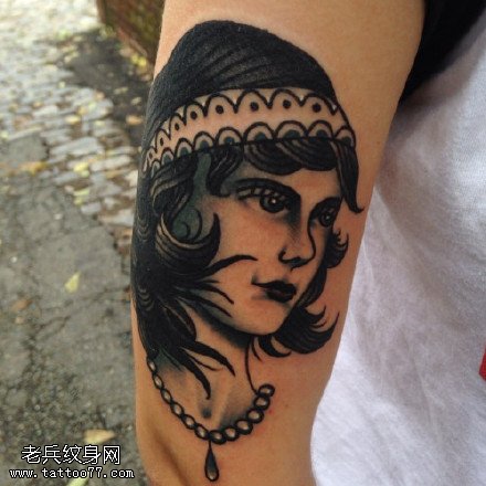 小腿的美女头像纹身图案