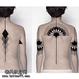 背部扇形纹身图案
