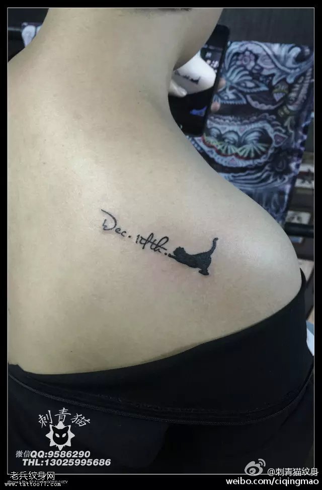 肩部字符猫咪纹身图案