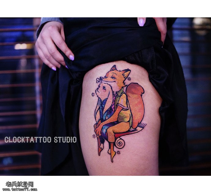 大腿上的狐狸父子纹身图案