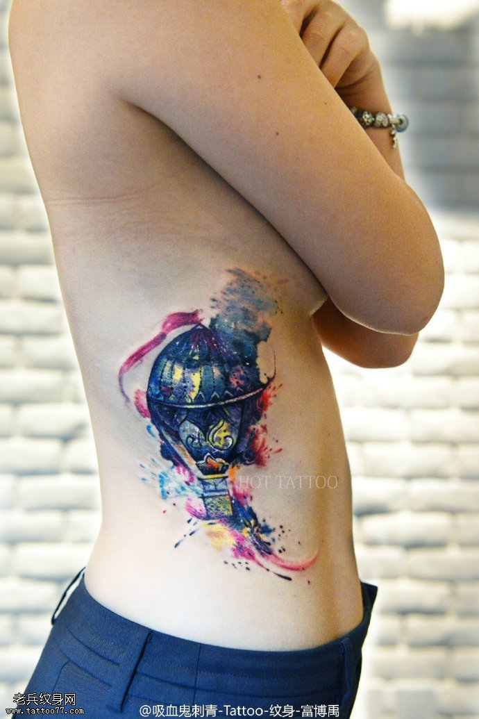 侧背水墨热气球纹身图案
